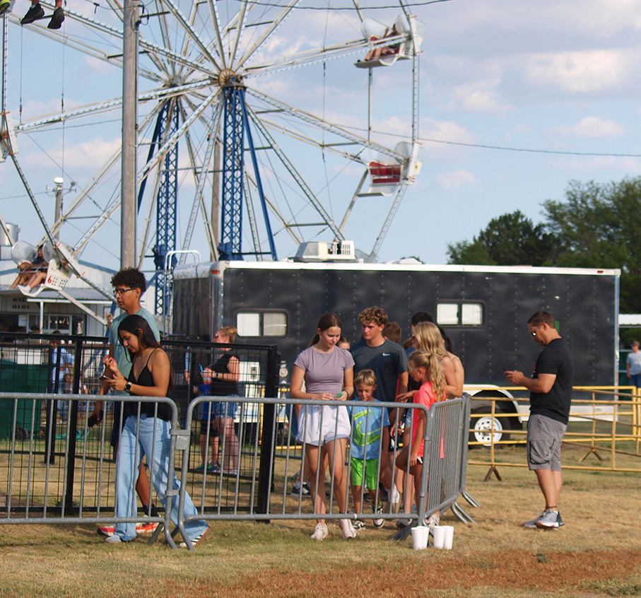 Early opening night lines were light for some rides. That wouldn’t last all weekend.