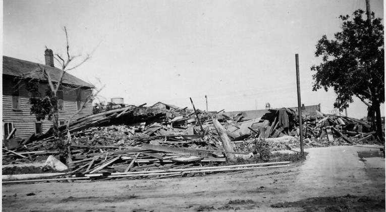 Above: Another look at the flattened Mercantile building, this time from on 4th Street. If you've ever wondered why Leoti doesn't have 2-story buildings, the 1923 tornado is your answer.