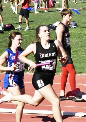 Madeleine Myers in the 4x400
