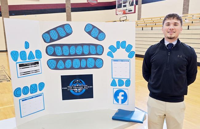 Indians Participate in Youth Entrepreneurship Challenge; Luna Advances to State