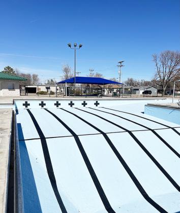 Leoti Pool gets a “Facelift” with New Liner