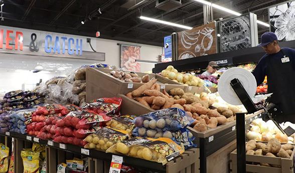 More than 42 million Americans use the Supplemental Nutrition Assistance Program to buy food at grocery stores, like this one in Oklahoma City, Oklahoma. Anna Pope/Harvest Public Media