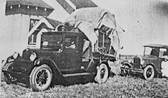 Below: Rev. and Mrs. Brock’s Model T arriving at Cave, Kansas, their first circuit.