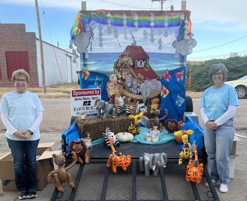 Farm Bureau Financial Services and Western State Bank shared the honors of 1st place in the decorating contest.