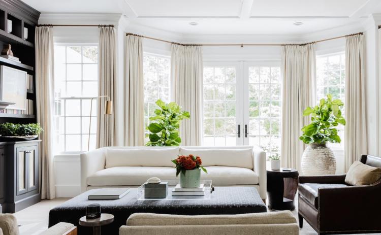 PHOTO SOURCE: Interior by Lisa Tharp. Photo by Michael J. Lee.