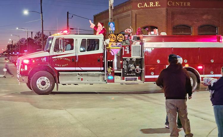 Above: Santa arrives in Leoti with a little help from the LVFD. Left: 'Let there be Christmas lights!' If he shouted it, I didn't hear, but he flipped the switch, so it's fair Christmas Cheer!