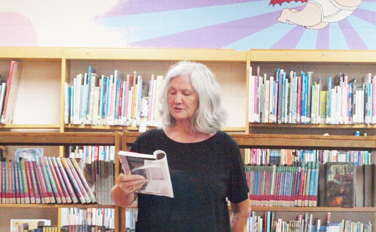 Author and former Leoti resident Melanie Bonner Thomas reads from her book about her family’s fossilhunting adventures.