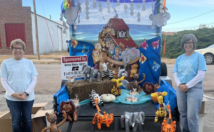Farm Bureau Financial Services and Western State Bank shared the honors of 1st place in the decorating contest.