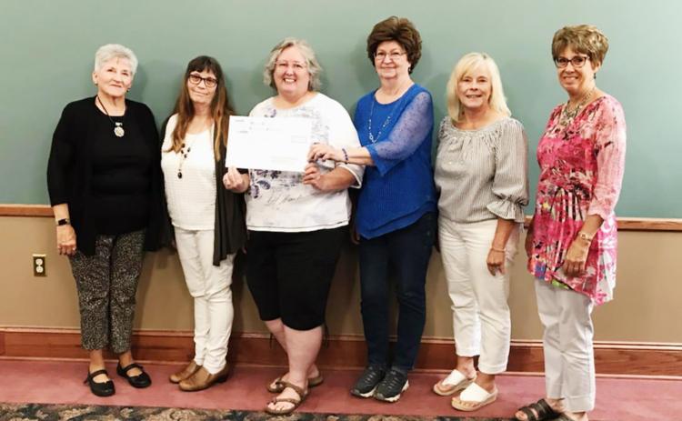 Heart Strings to Purse Strings, an affiliate of Wichita County Community Foundation, presents a contribution to the Wichita County Senior Center in 2021. Left to Right: Dorene Reimer, HSPS Executive Committee Chair; Julie Eddy, Senior Center Board; Julie Riley, Senior Center Board; Marilyn Legg, Senior Center Board; Barbie Wilbur, HSPS Executive Committee; Carlotta Brack, HSPS Executive Committee. Photo courtesy Dorene Reimer
